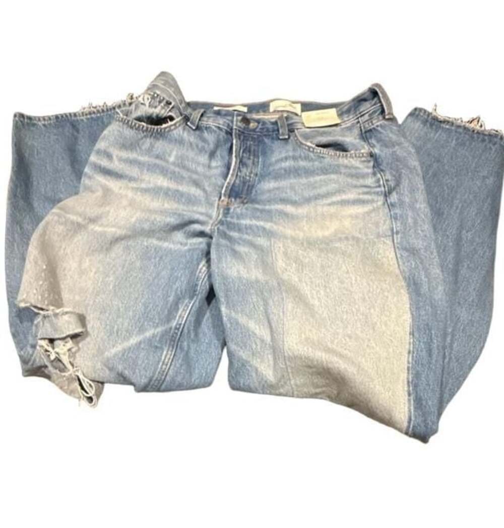 Universal Thread 90s Baggy Mid Rise Relaxed Hip & Thigh Baggy Leg Jeans